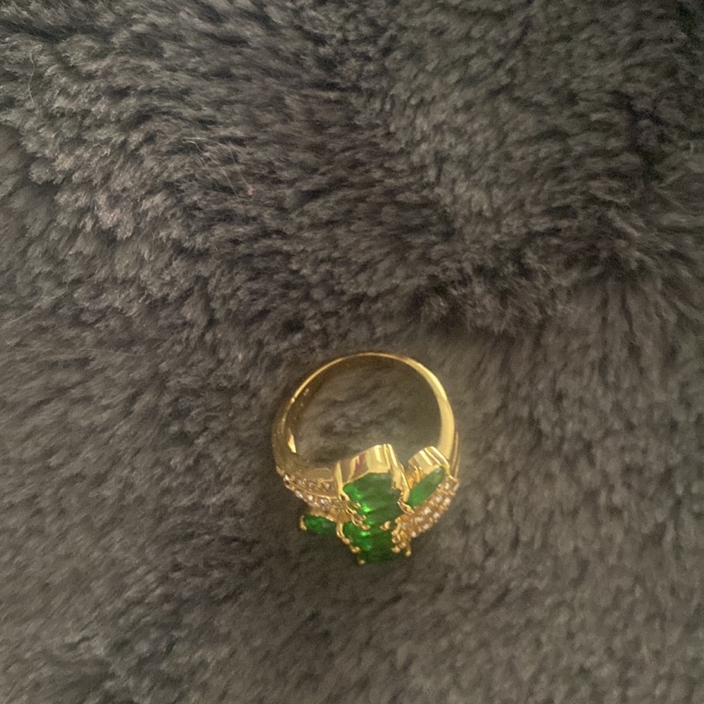 Beautiful Ring - Picture 4 of 6